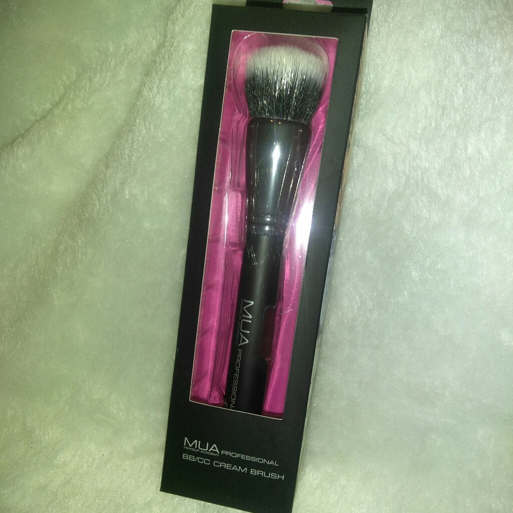 MUA Professionals| BB/CC Cream Brush| NIB